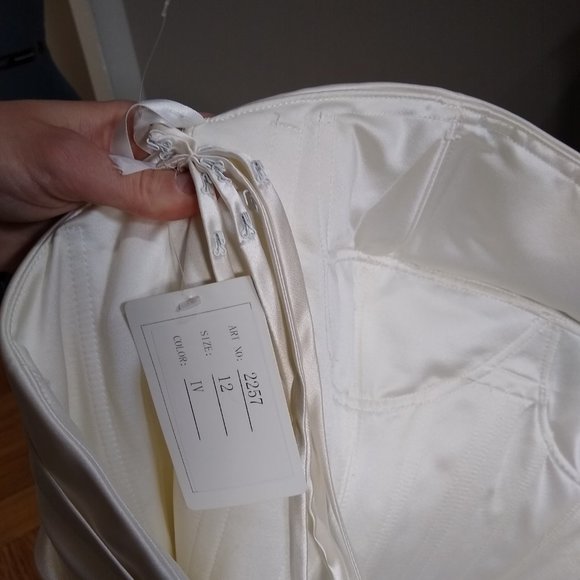 NWT! Allure Bridals # 2257 size # 12 - Picture 7 of 8